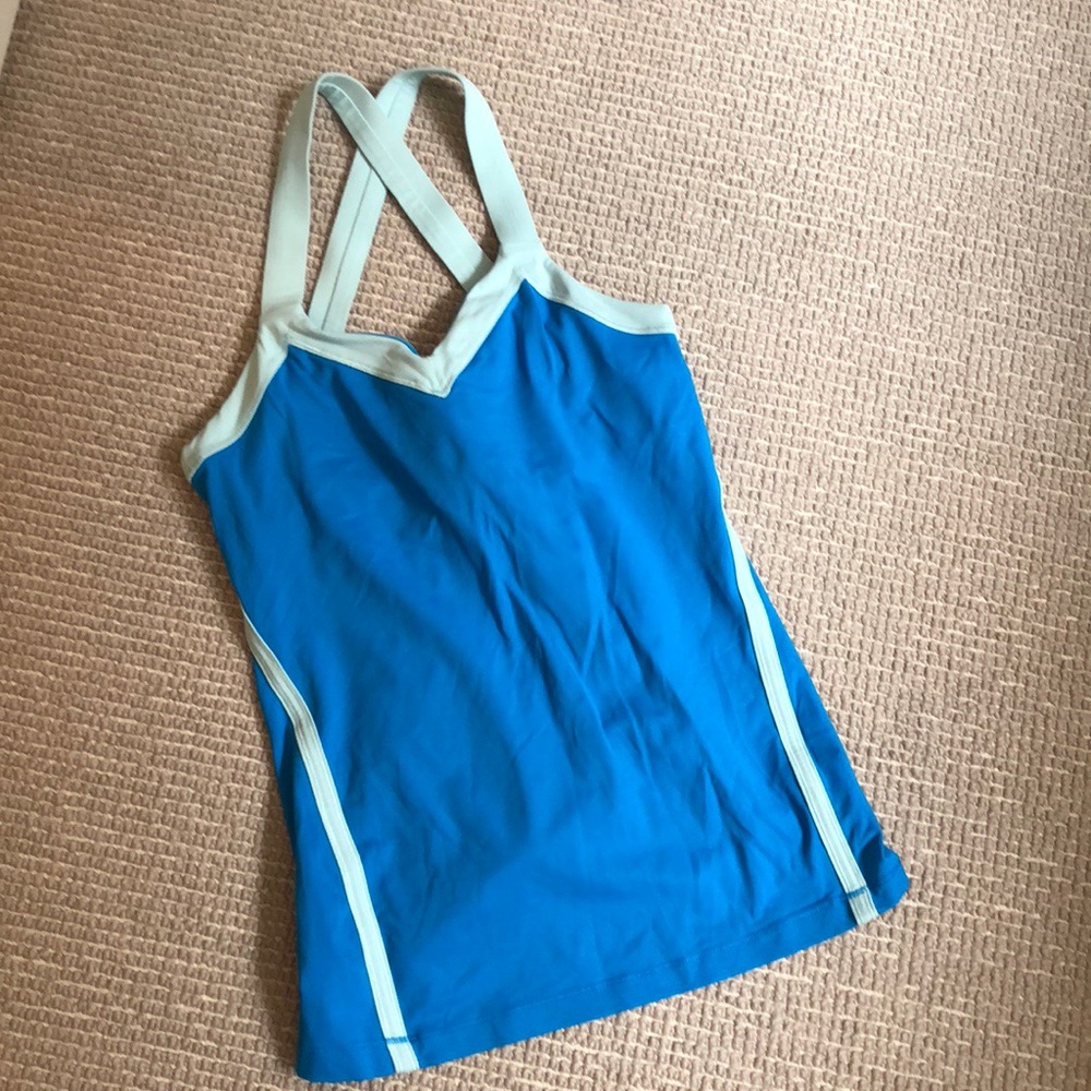 Lululemon tip with built in shelf bra
